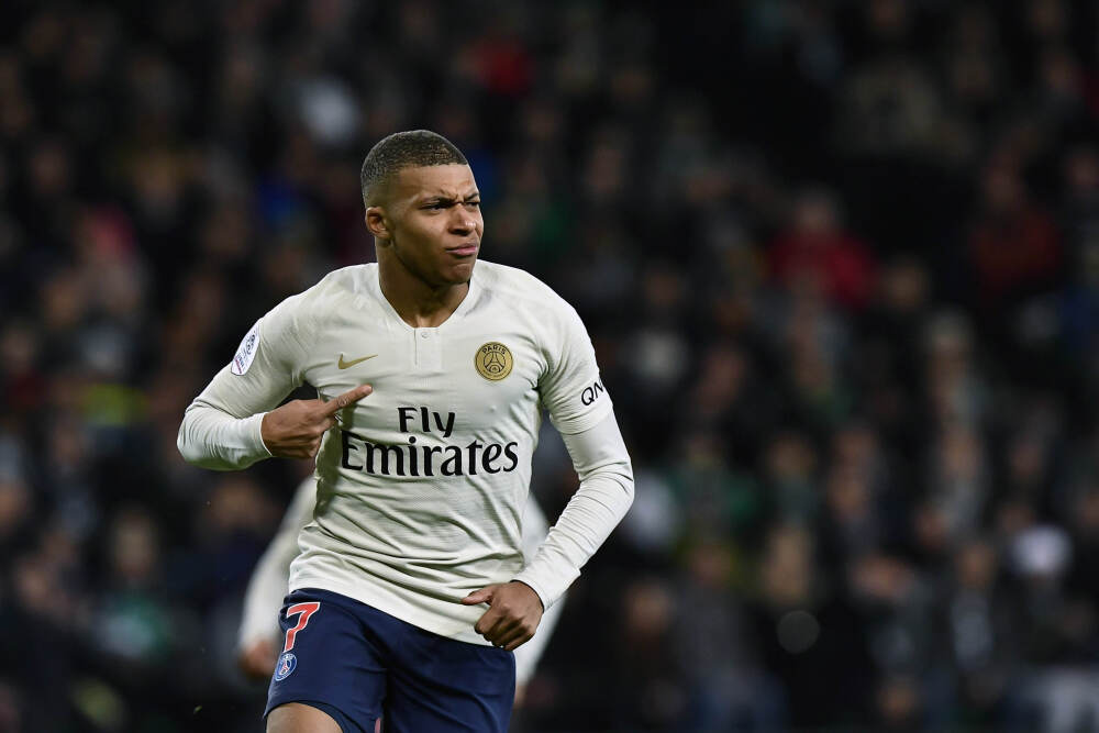 我只会拼抢！亚当斯4中0得到1分12板 包括5个进攻板